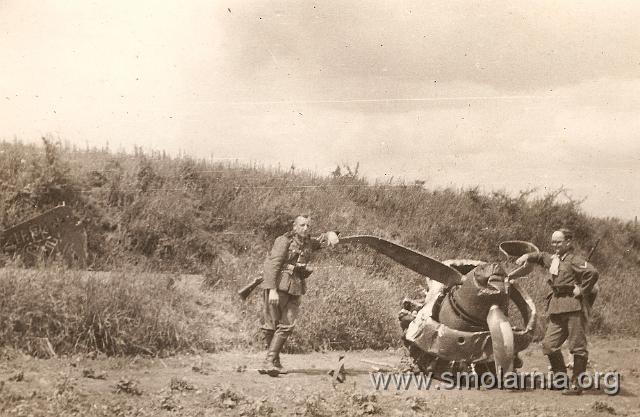 24 - francuski samolot nad Sedanem A.jpg